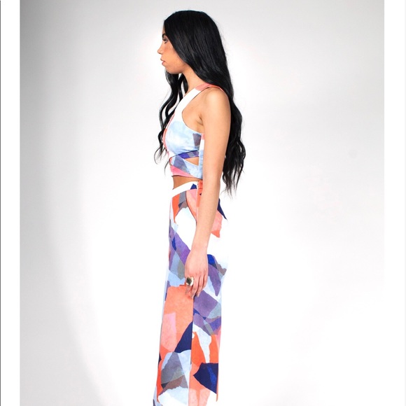 PREM THE LABEL CROP TOP - Picture 2 of 6